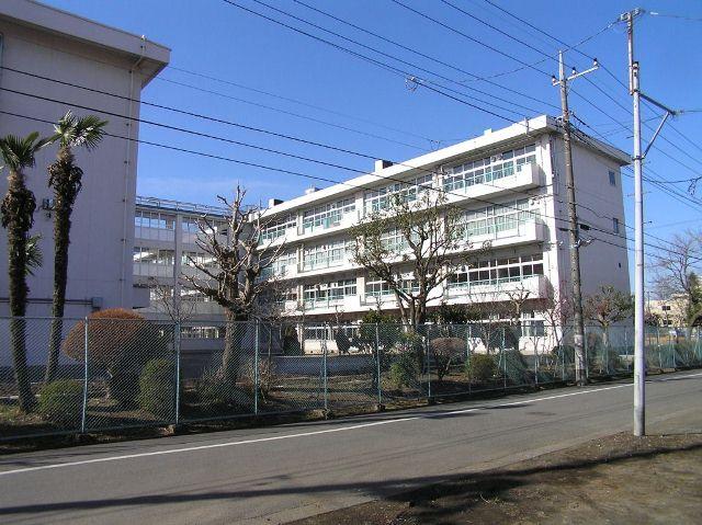 Junior high school. 700m until Machida Municipal Tadao junior high school
