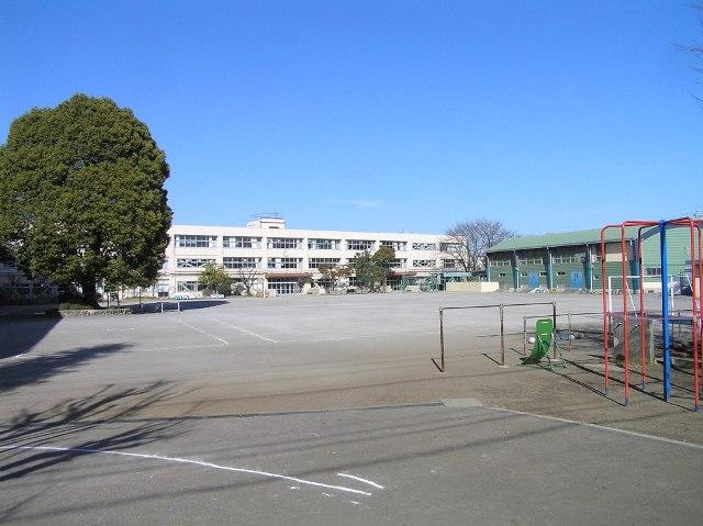 Primary school. Tadao 1000m until the first elementary school