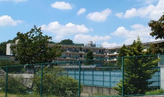 Primary school. Tsurukawa 950m until the second elementary school