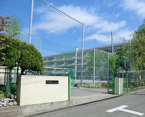 Junior high school. Tsurukawa 950m until the second junior high school