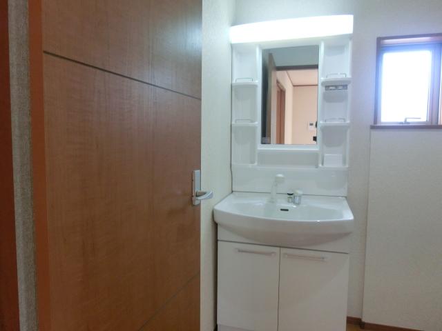 Wash basin, toilet. number 3 ・ Building 2