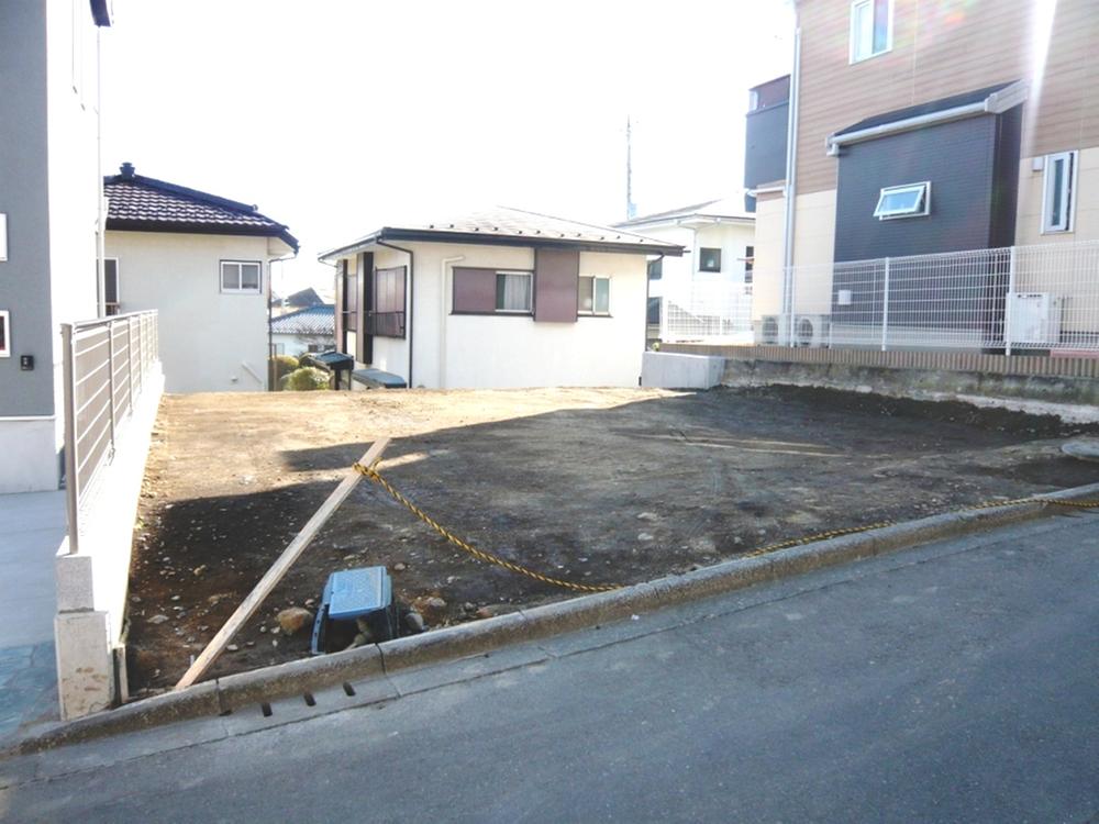 Local photos, including front road. Local (12 May 2013) Shooting