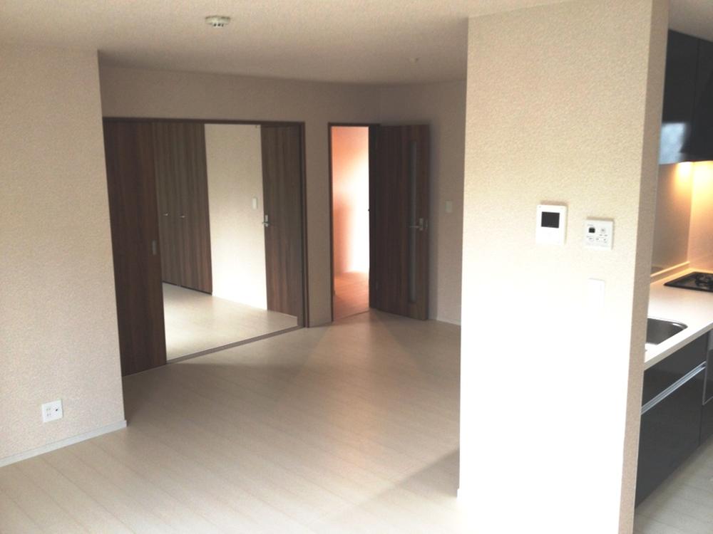 Same specifications photos (living). (1 Building) same specification