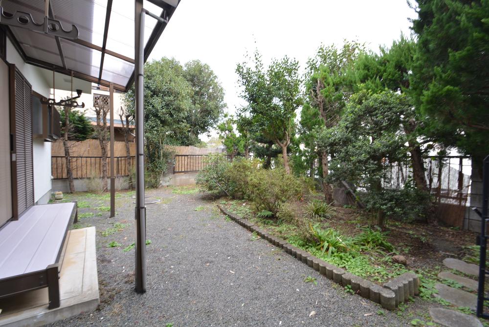 Garden. It will calm the spacious garden and veranda ☆