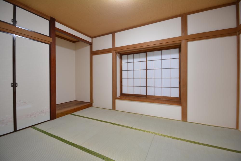 Non-living room. It will calm the alcove with a Japanese-style room ☆