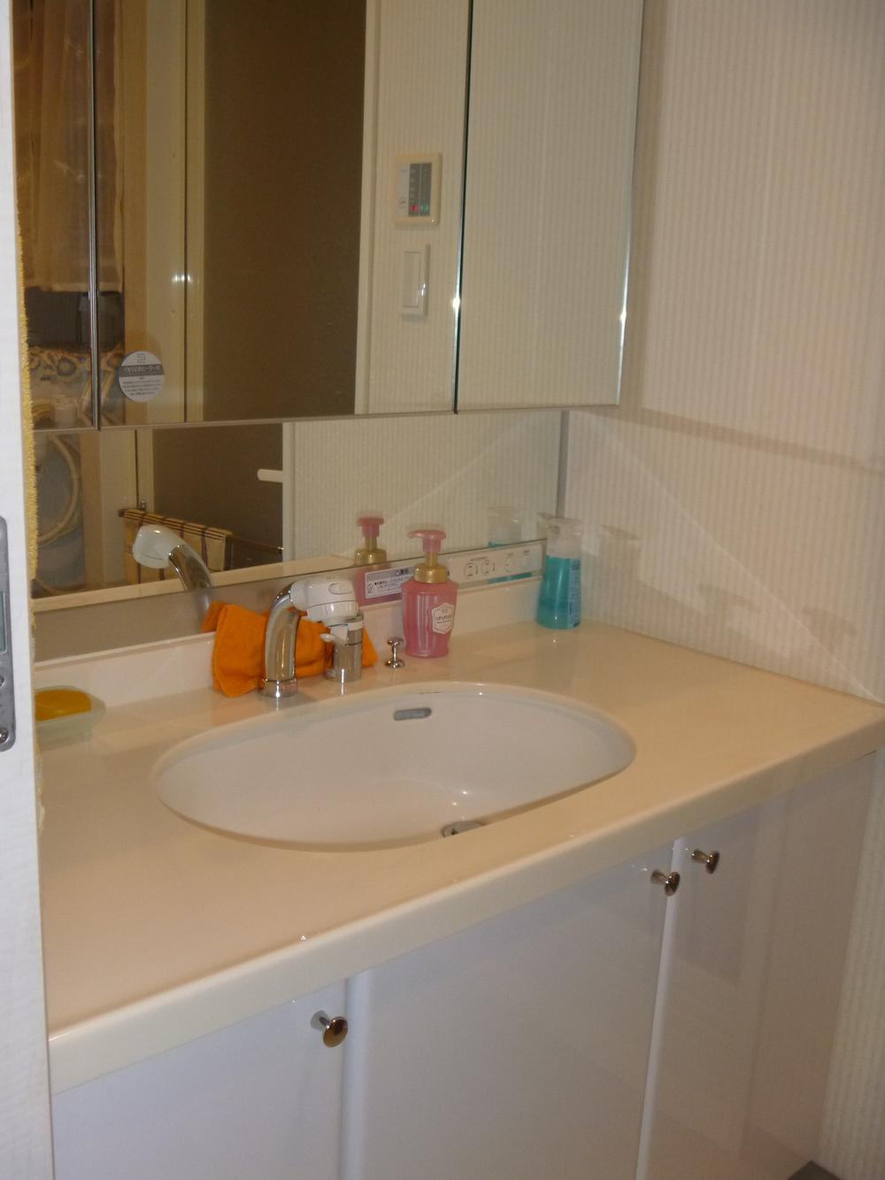 Bathroom. Indoor (11 May 2013) Shooting