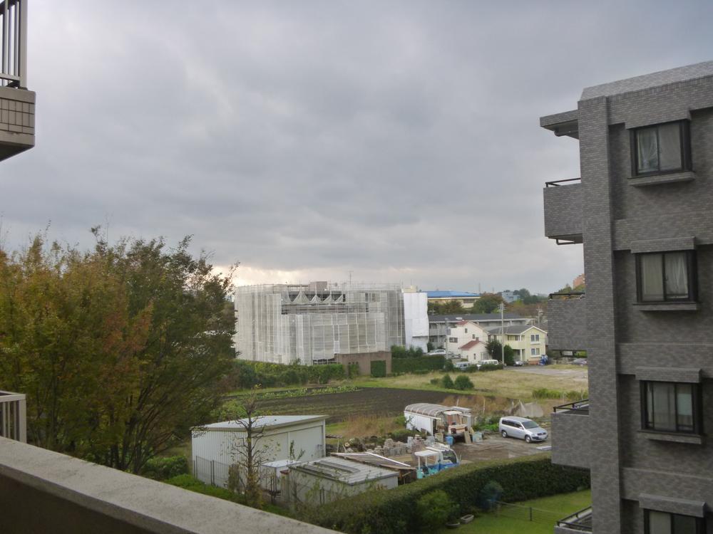 View photos from the dwelling unit. View from the site (November 2013) Shooting