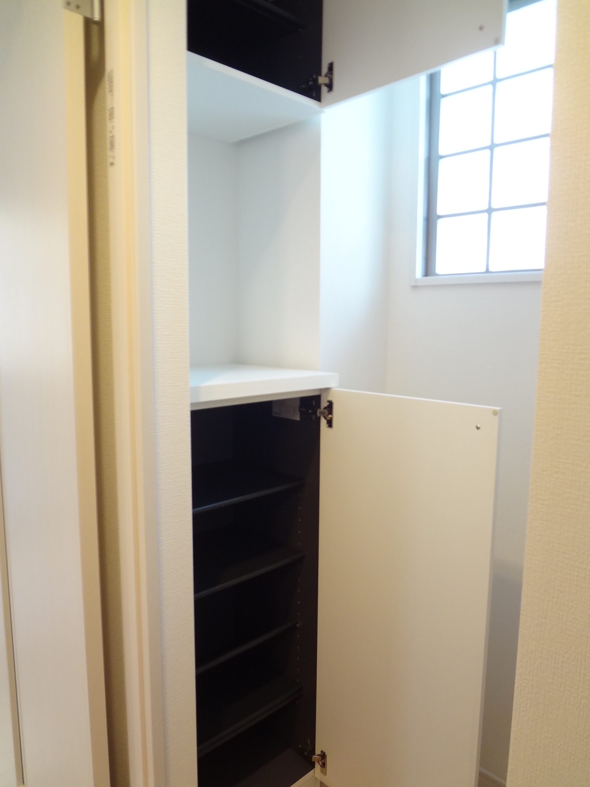Entrance. Shoe box