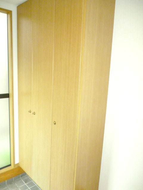 Entrance. Cupboard