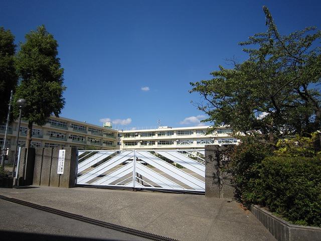 Junior high school. Tsukushino 1050m until junior high school