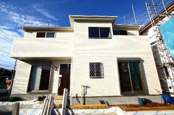 Local appearance photo. Good is hit yang south is per parking in all the living room facing south 4LDK.