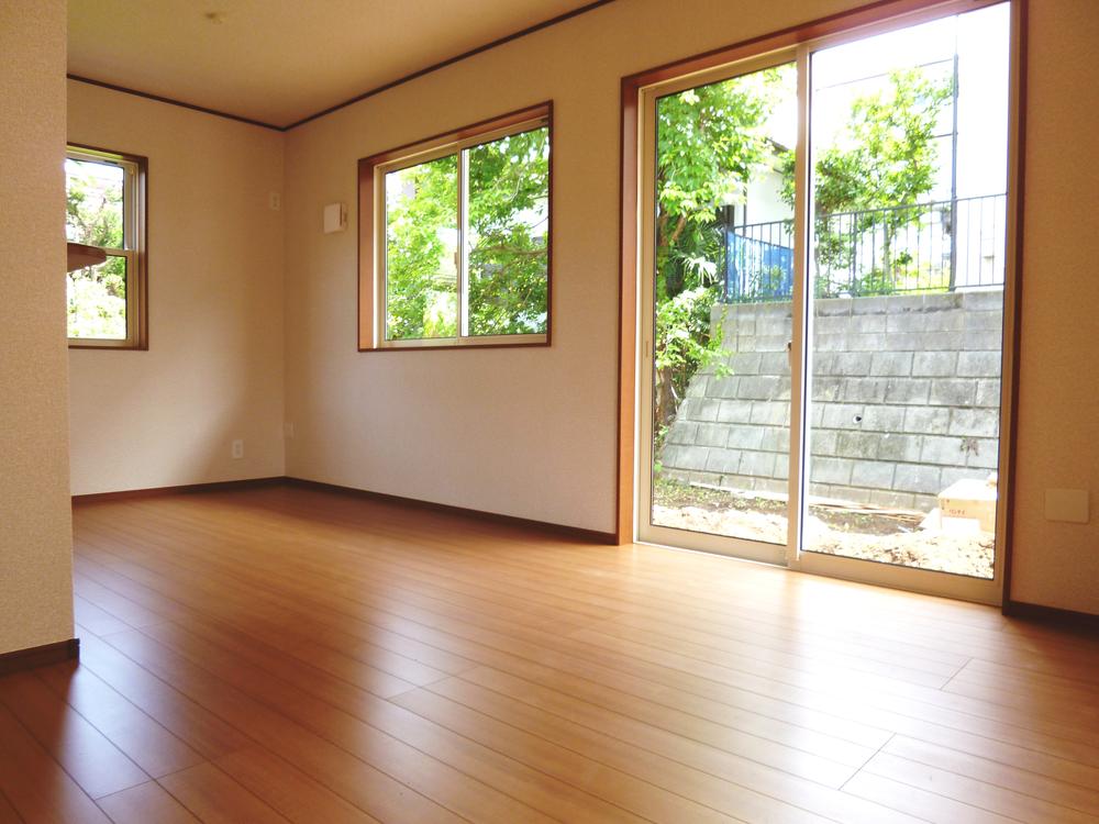 Same specifications photos (living). Same specifications