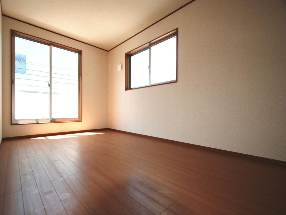 Same specifications photos (Other introspection). Same specifications