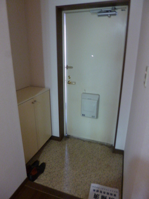Entrance. ☆ With cupboard ☆ Entrance ☆