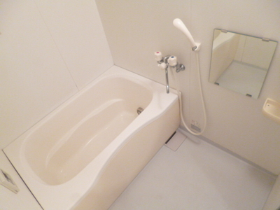 Bath. ☆ Spacious bathroom ☆ It is reheating with ☆