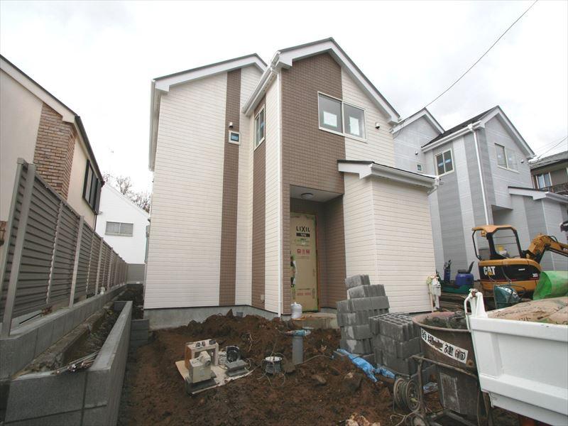 Local appearance photo. Local (12 May 2013) Shooting