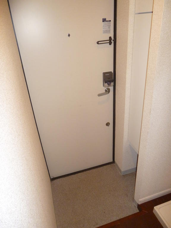 Entrance. ※ Room 101 model room photo