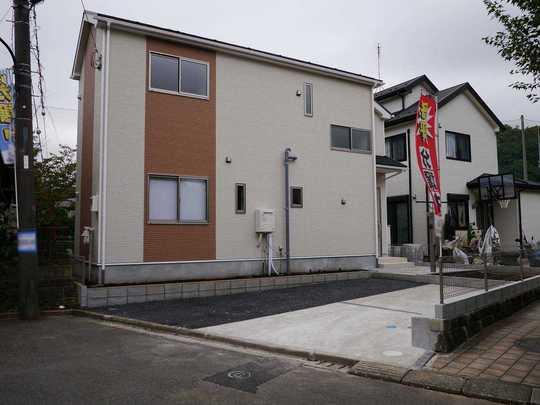Local appearance photo. Is also a good garden open impression have positive hit for West surface ground in the large site of about 57 square meters in the popularity of Hirohakama new construction. 