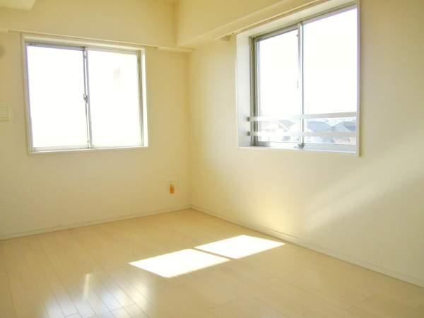 Non-living room. Southwest side Western-style