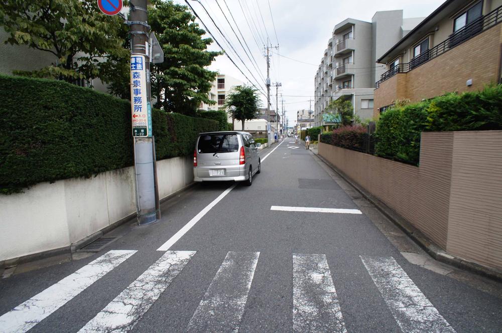 Local appearance photo. Appearance, including a full road