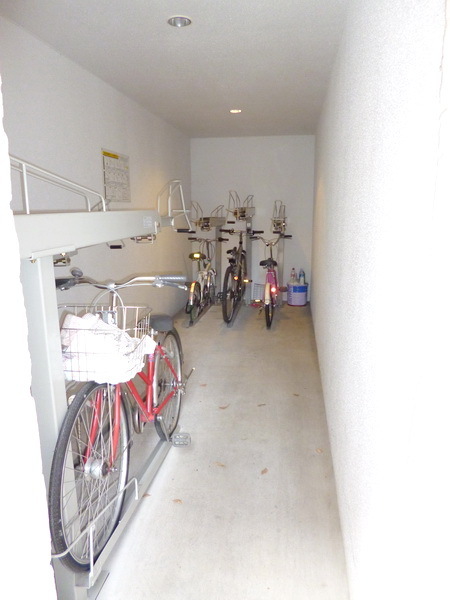 Other common areas. ☆ It is put bicycle ☆