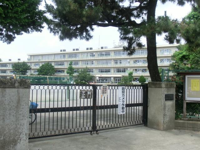 Primary school. 466m until Machida Municipal Machida fourth elementary school
