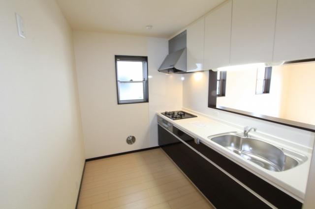 Kitchen. Face-to-face kitchen felt very close to your family.