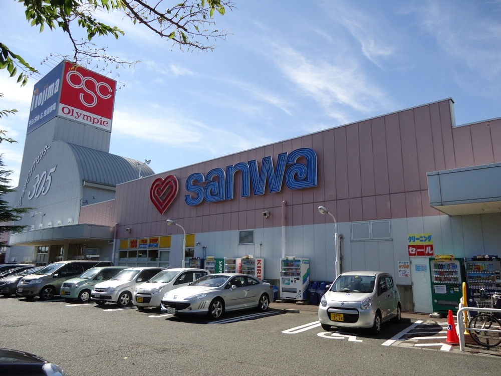 Supermarket. Super Sanwa Tadao store up to (super) 194m