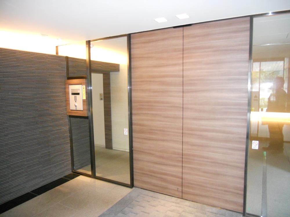 Entrance. Common areas