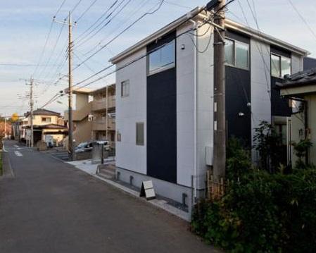 Local appearance photo. 5m or more of the front road is a feeling of open.