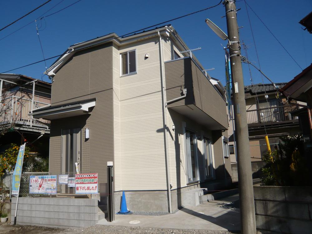 Local appearance photo. Local (12 May 2013) Shooting