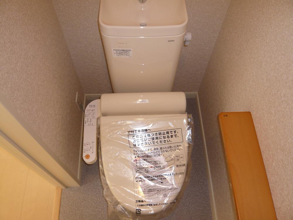 Toilet. Indoor (12 May 2013) Shooting