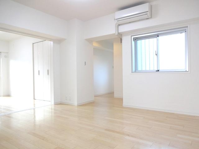 Living. Of bright flooring living