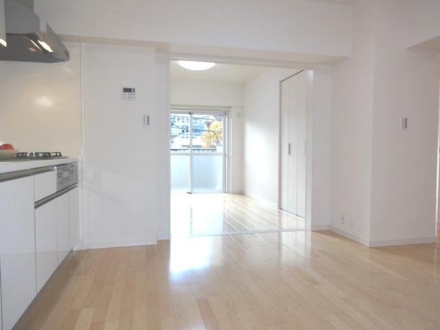 Living. Of bright flooring living