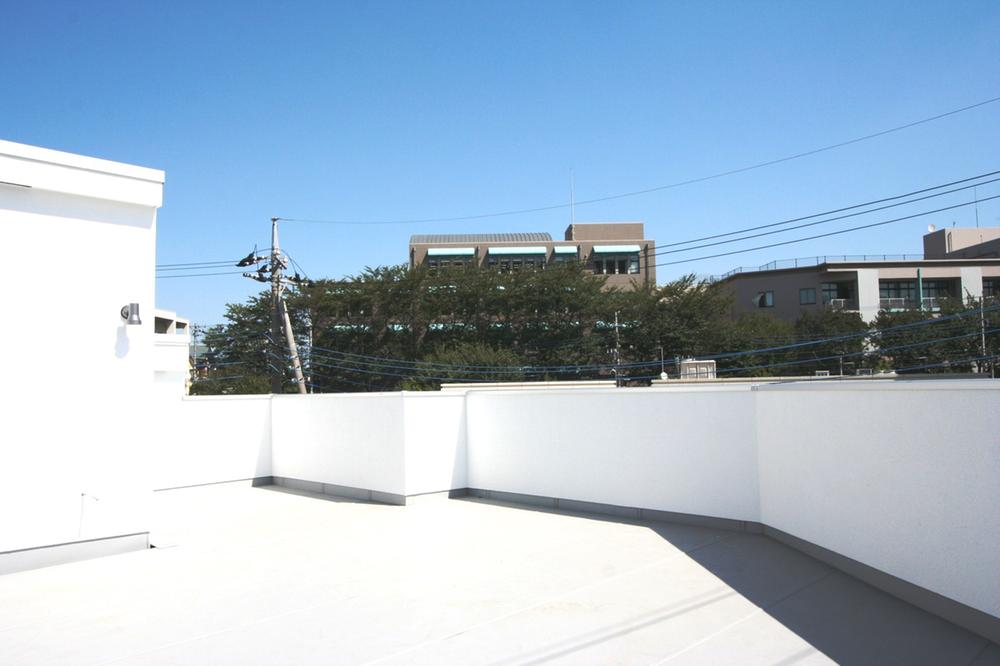 View photos from the dwelling unit. View from the site (August 2013) Shooting