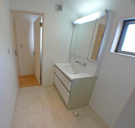 Wash basin, toilet. Indoor (12 May 2013) Shooting