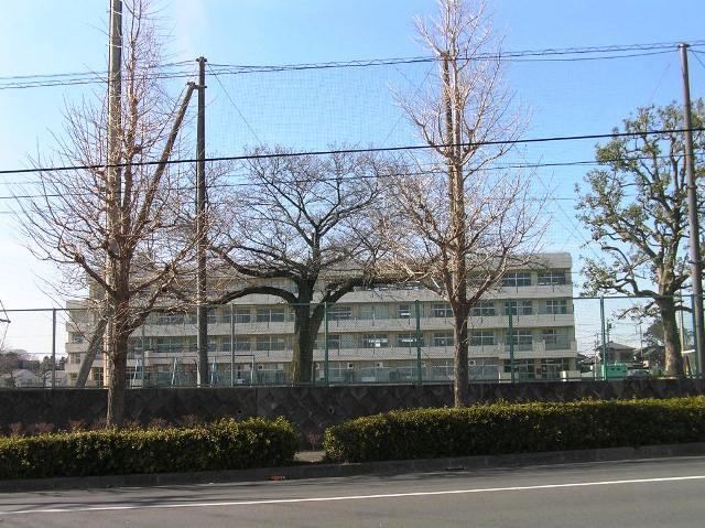 Junior high school. 984m until Machida Municipal Kiso junior high school