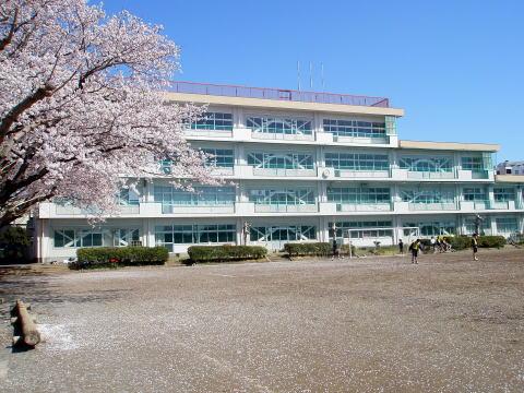 Junior high school. 740m until Machida Minami Junior High School