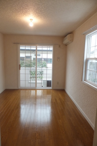 Living and room. Bright rooms with two faces lighting