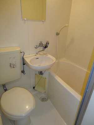Bath. To shower faction, Easy-to-use unit bus. Also equipped with wash basin.