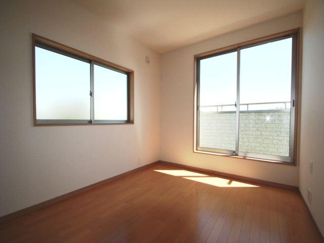 Same specifications photos (Other introspection). Same specifications