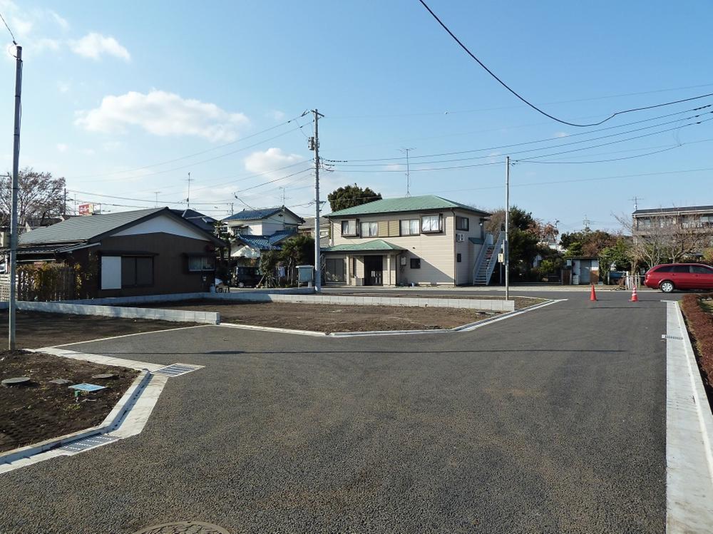 Local photos, including front road. Local (12 May 2013) Shooting