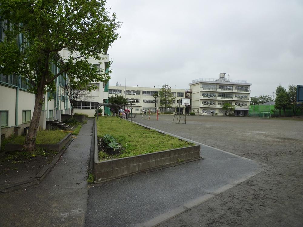 Primary school. 544m until Machida Minami fourth elementary school