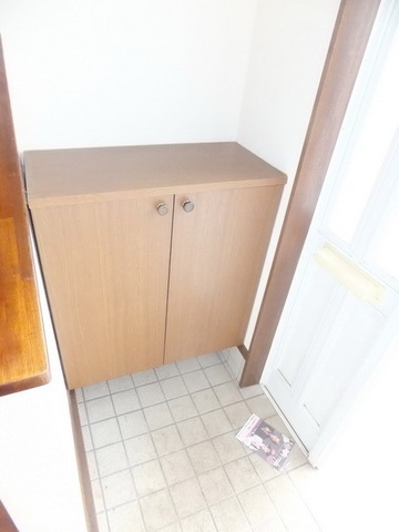 Entrance. Cupboard