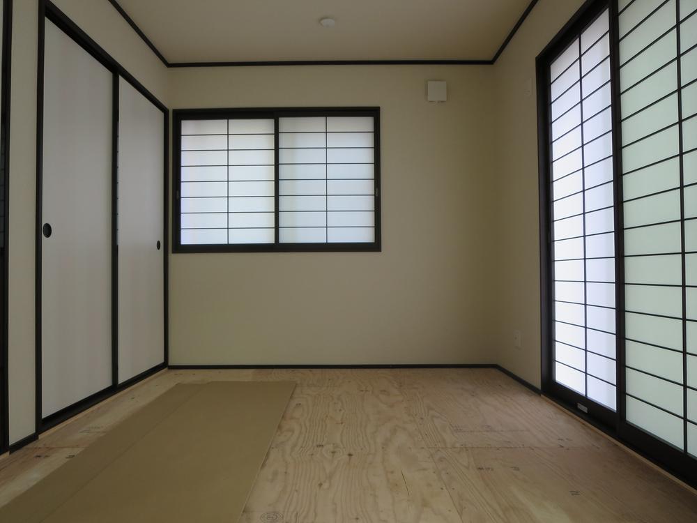 Non-living room. Japanese-style room, which calm the mind Not yet tatami is entered.
