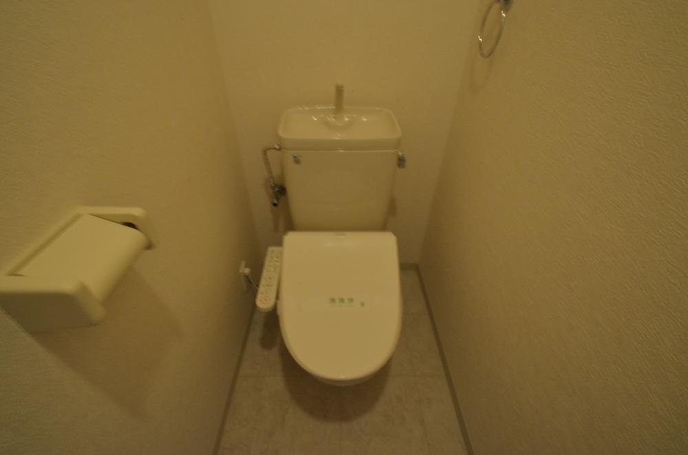 Toilet. Indoor (11 May 2013) Shooting
