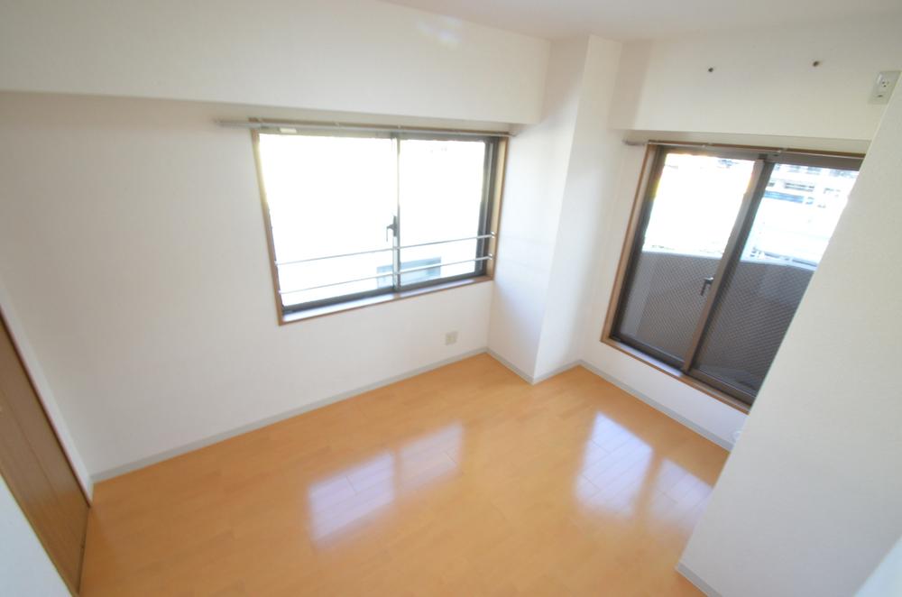 Non-living room. Indoor (11 May 2013) Shooting