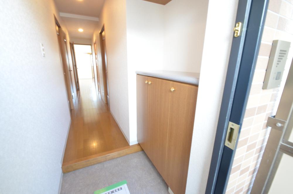 Entrance. Local (11 May 2013) Shooting