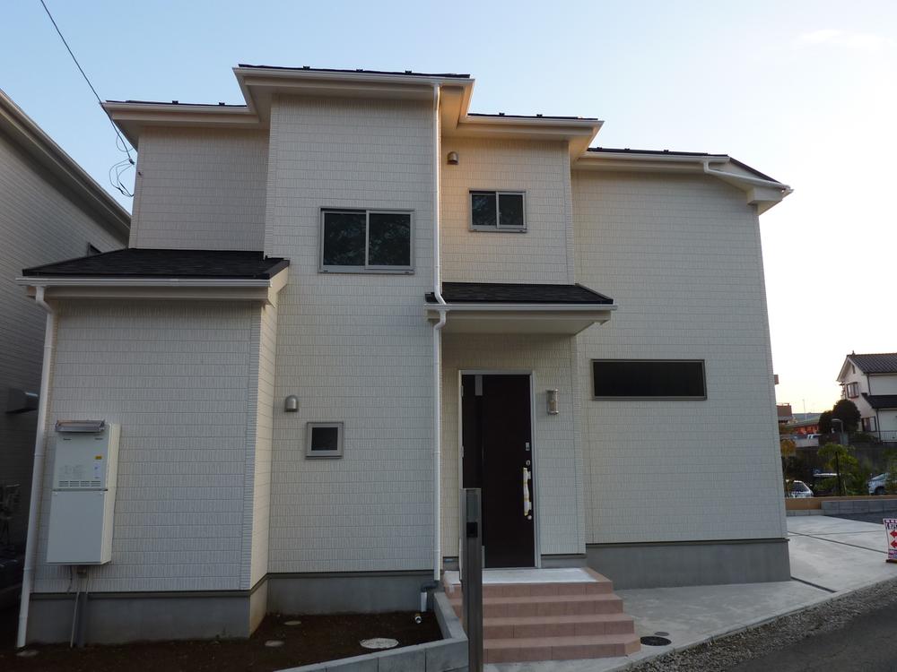 Local appearance photo. 1 Building