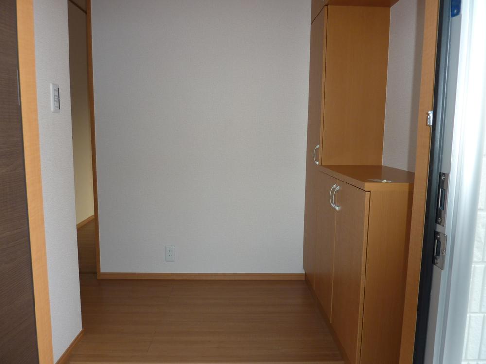 Entrance. 1 Building